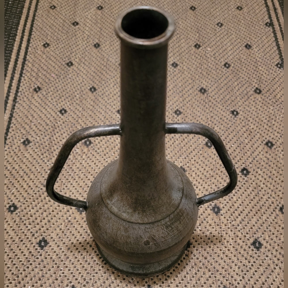Genie Brown Aged -look Vase with handles.